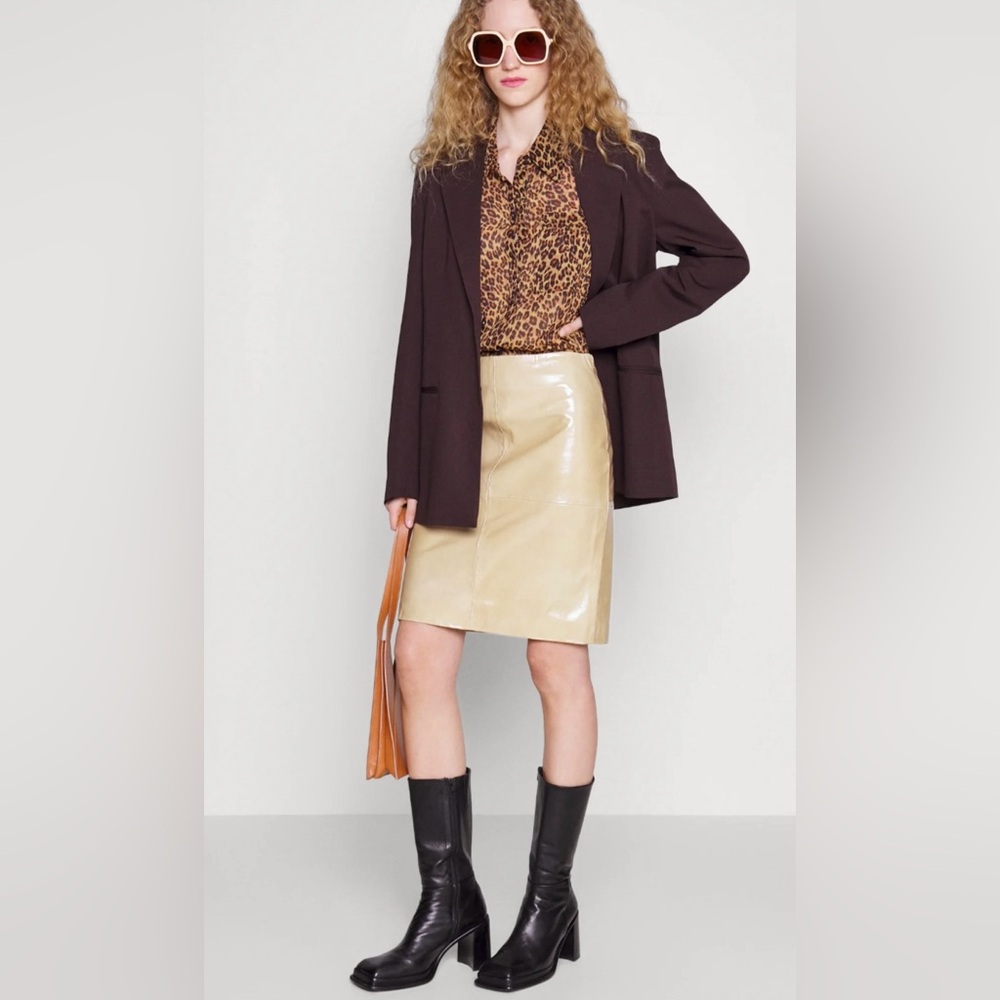 Luxury Lambskin Leather Skirt ‘Cecilia’ - in Cornstalk Neutral- Size XS (34) - Picture 6 of 10